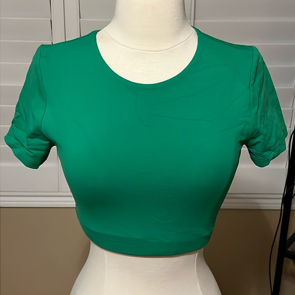 aritzia babaton green crop top